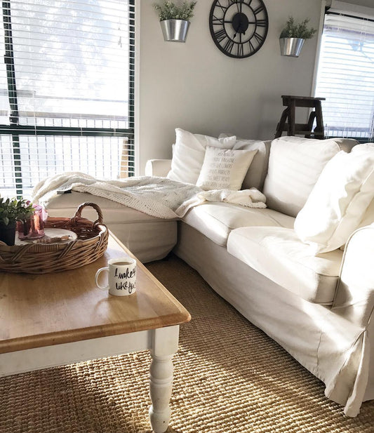 Living room white sofas: come and see this beautiful australian farmhouse - the full home tour is available here on www.lovetohome.co.uk - Photo credit from Shelle @thebargainfarmhouse