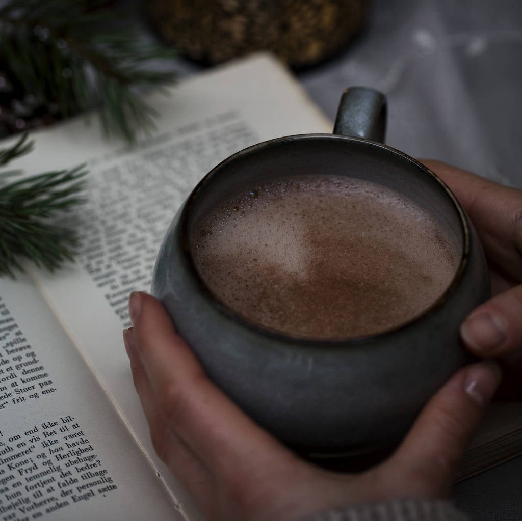 Dishwasher-safe cup and saucer set ensures easy cleaning and everyday convenience