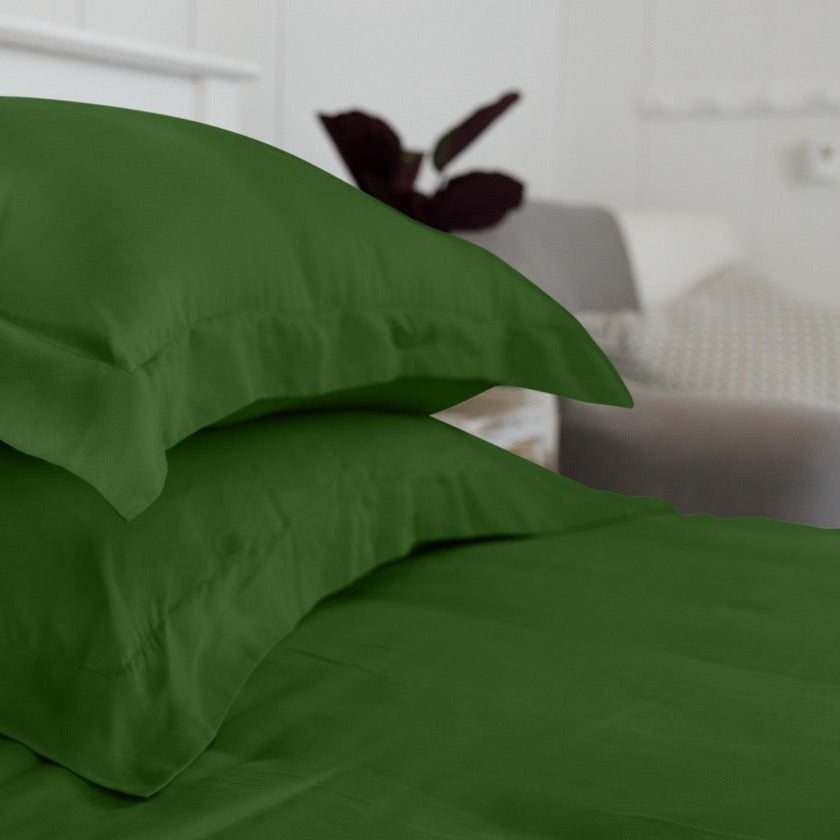 Eucalyptus Silk Pillowcase Pair in Forest Green