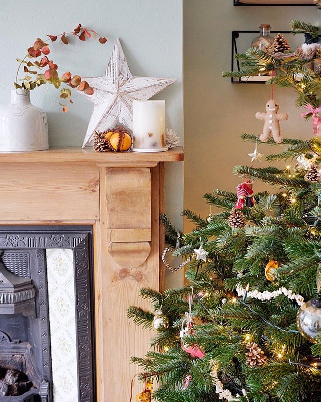 wondering how to decorate a christmas tree? Check out these essential tips on www.lovetohome.co.uk photo credit: @kates_victorian_home via Instagram