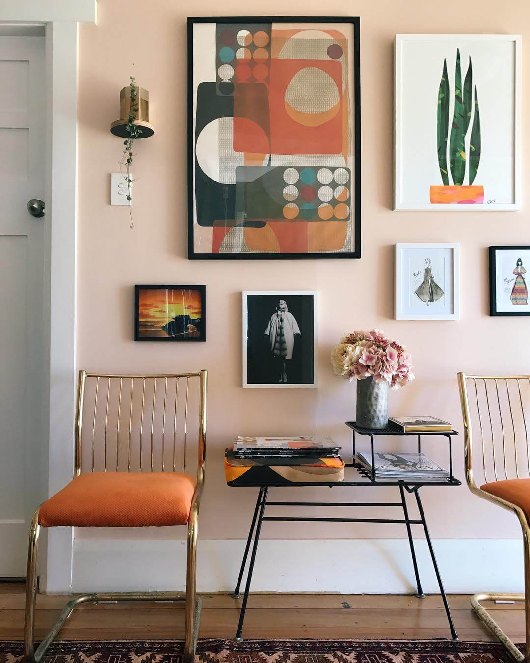 Putting together a gallery wall? Here are 7 lesser known tips you haven't heard of but need to know. Photo credit: @michellematangi via Instagram