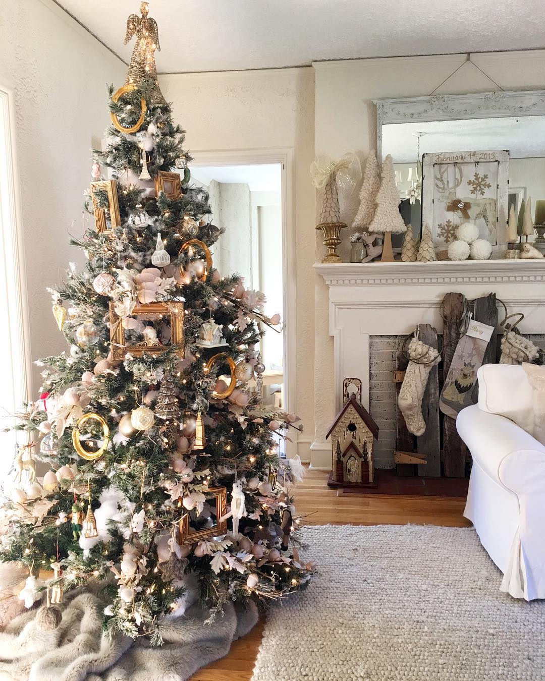 Wondering what christmas tree to buy and how much you should pay for it? Check out my ultimate guide to buying a christmas tree on Love to Home. Photo credit: @theblushingbean via Instagram