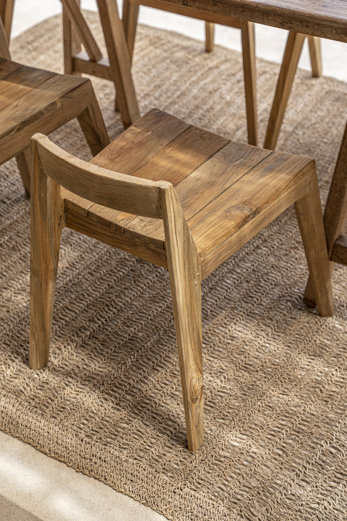 Natural teak wood De Ydra Dining Chair with a tapered shape